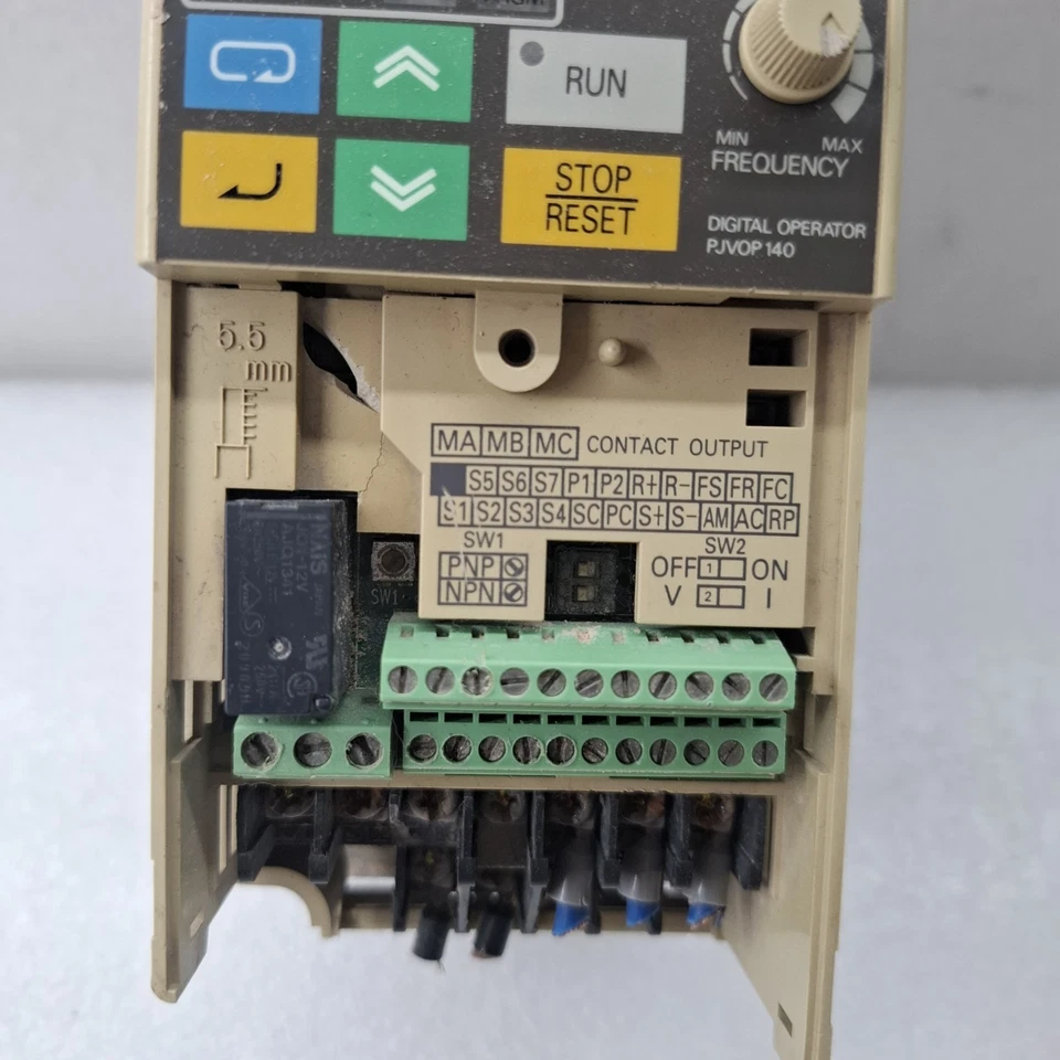 OMRON INVERTER 3G3MV-A2004 AC3PH 200-230V 50/60Hz 3.9A